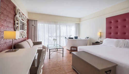Deluxe Room, Hot Tub