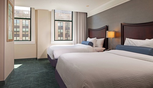 Suite, Multiple Beds (Mobility/Hearing Accessible, Tub)
