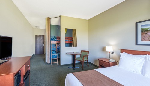 Family Room, Multiple Beds, Non Smoking