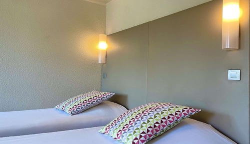 Next Generation, Room, 2 Twin Beds