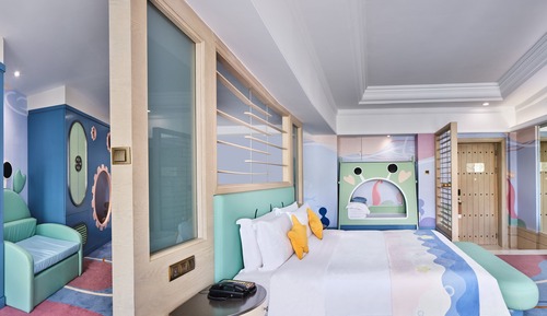 Family Room, 1 King Bed (Joy Kids Uptopia)