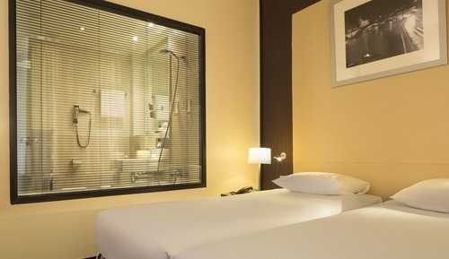 Family Room, Connecting Rooms