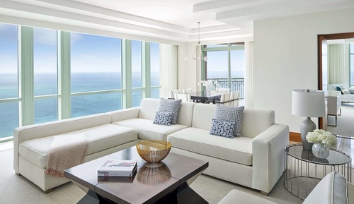 1 Bedroom Sapphire Suite