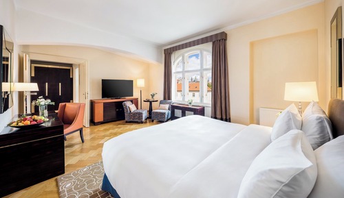 Premier Room, 1 King Bed (Castle View)