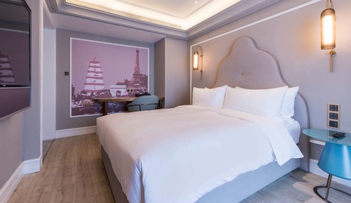 Standard Room, 1 Queen Bed