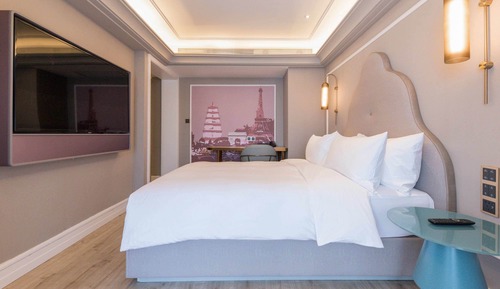 Deluxe Room, 1 King Bed
