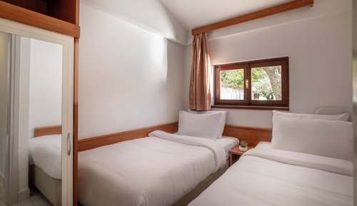 Premium Apartment, 2 Bedrooms, Terrace, Garden View