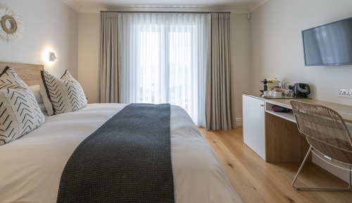 Superior Room, 1 Queen Bed, Lagoon View