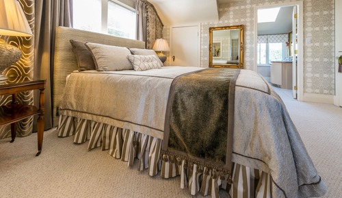 Elegant Suite, 1 Queen Bed, City Skyline & Ocean View