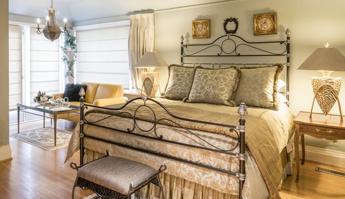 Deluxe Suite, 1 Queen Bed, City Skyline & Ocean View / Balcony & Double Jacuzzi Tub, Fireplace