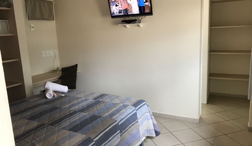 Double Room, Refrigerator & Microwave (Piso Superior)