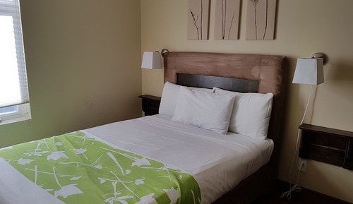 Standard Condo, 2 Bedrooms, Balcony, Mountain View