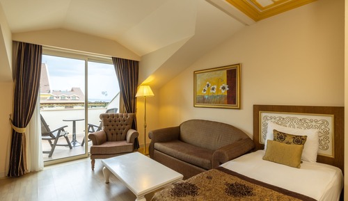 Junior Suite, Partial Sea View