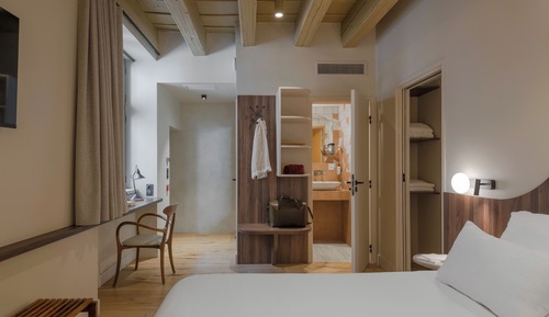 Family Suite, 1 King Bed with Sofa bed, 2 Bathrooms