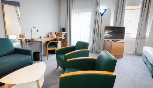 Suite, 1 Queen Bed, Balcony