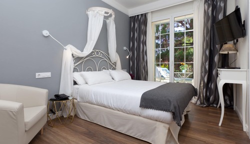 Superior Room, Terrace, Pool View