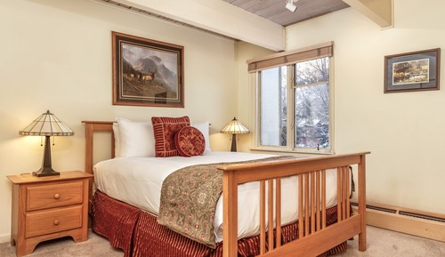 Deluxe Condo, 2 Bedrooms, Hot Tub (Chateau Chaumont 9)