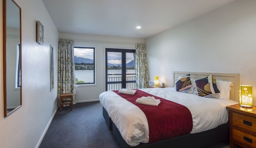 2 Bedroom 2 Bathroom Lakeview