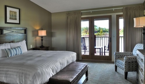 Voyageur Wilson Bay 1 King Bed W/ Deck or Balcony overlooking Wilson Bay