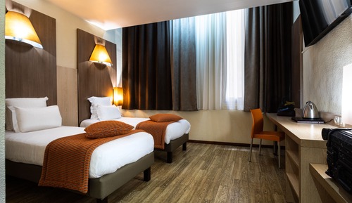 Superior Twin Room, Bathtub