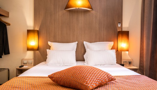 Superior Double Room, Bathtub
