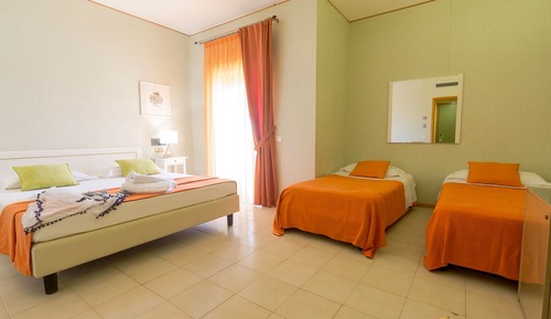 Standard Quadruple Room, 1 Bedroom, Air conditioning, Vineyard View
