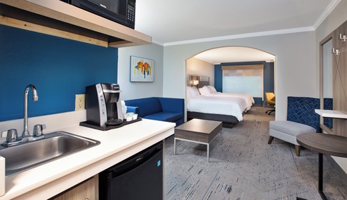 Suite, Multiple Beds (Additional Living Area)