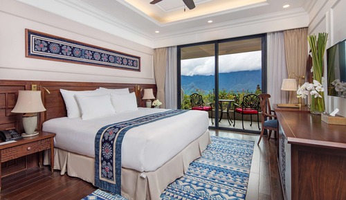 Balcony Classic Mountain View