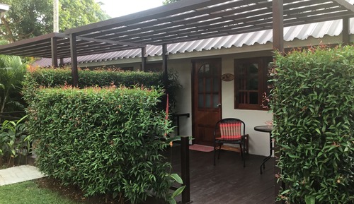 Comfort Bungalow, 1 King Bed, Pool View