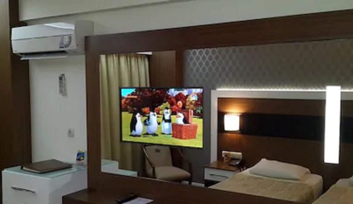 Twin Room, Balcony, Partial Sea View (2 Adults + 1 Child)