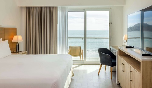 Junior Suite, 1 Queen Bed, City View