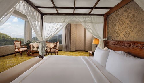 Crown Suite 
