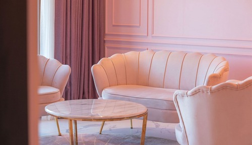 [Free 2 glasses of wine + cheese platter] Queens Suite