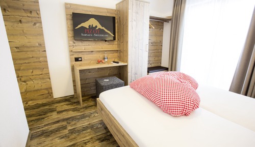 Double Room, 1 Queen Bed, Mountain View