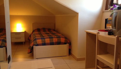 Economy Triple Room, 3 Twin Beds, Private Bathroom, Courtyard View