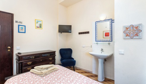 Basic Single Room, 1 Twin Bed, Shared Bathroom