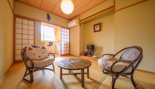 Japanese Room with Shared Bath (Caters to 13years old or older)