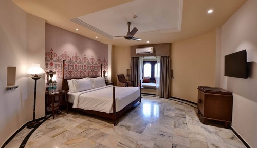 Hazel Suite With Bathtub
