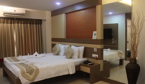 Junior Pool View Suite