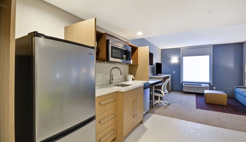 Studio Suite, 1 Queen Bed, Accessible (Mobility & Hearing, Roll-in Shower)