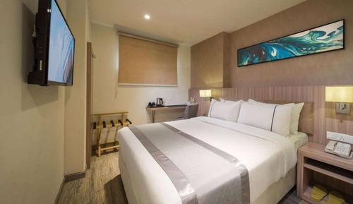 Standard Room, 1 Queen Bed