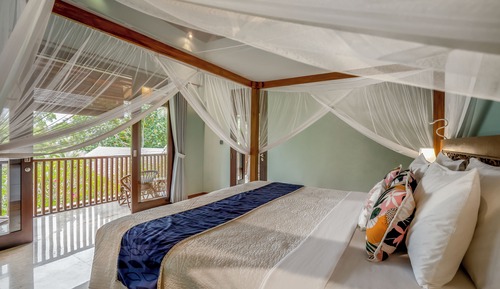 Standard Suite (Pool View 1)