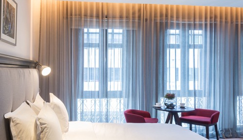 Deluxe Room, Corner