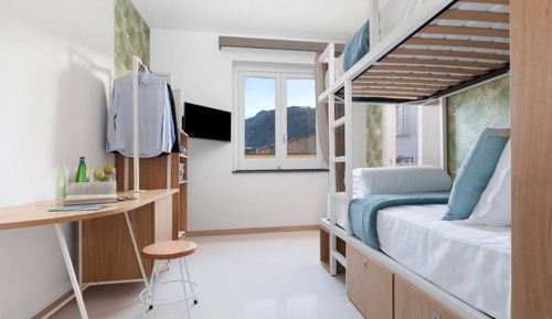 Economy Room