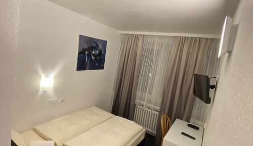 Basic Double Room, 1 King Bed