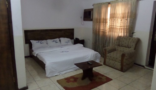 Deluxe Suite