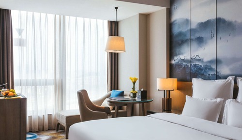 Superior Room, 1 King Bed, City View