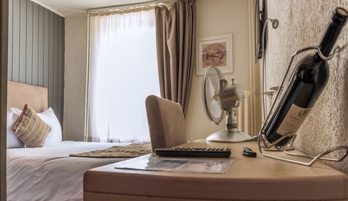 Double Room (Shoebox)