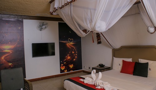 Honeymoon Suite, Beach View