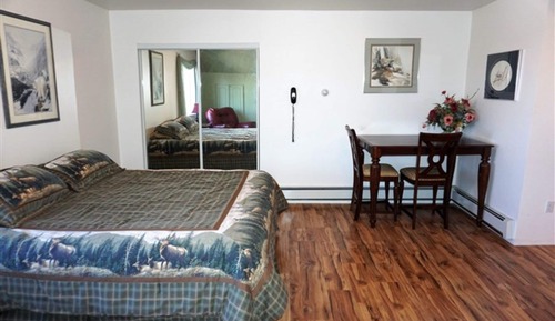 Room (Upstairs bonus room)